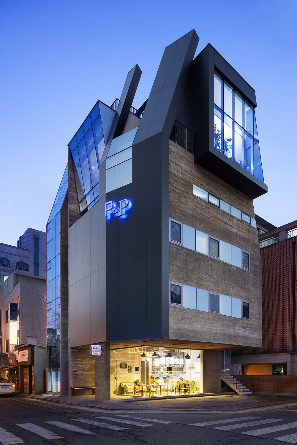 플라스틱과 사람들(작가사진)(메인).jpg